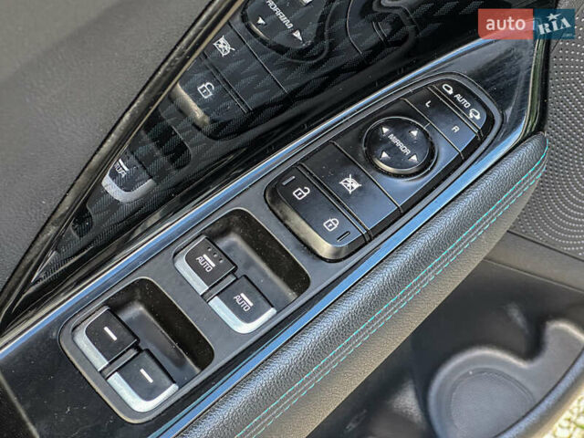 Білий Кіа Niro, об'ємом двигуна 0 л та пробігом 204 тис. км за 17800 $, фото 64 на Automoto.ua