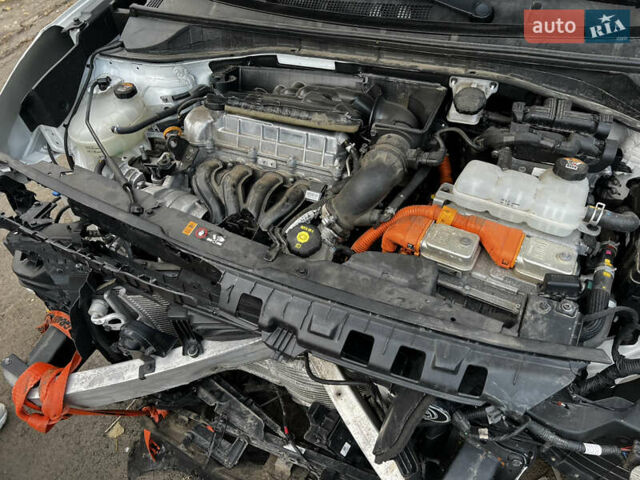 Білий Кіа Niro, об'ємом двигуна 1.58 л та пробігом 97 тис. км за 8900 $, фото 4 на Automoto.ua