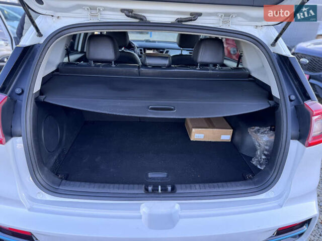 Белый Киа Niro, объемом двигателя 0 л и пробегом 210 тыс. км за 15900 $, фото 46 на Automoto.ua