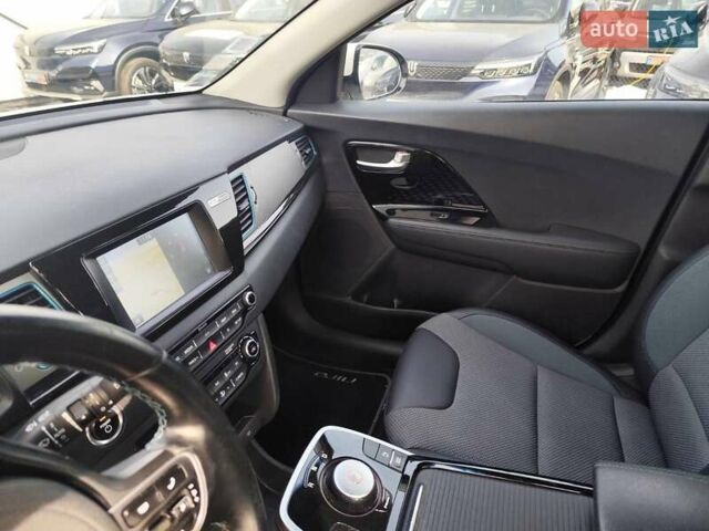 Белый Киа Niro, объемом двигателя 0 л и пробегом 105 тыс. км за 17555 $, фото 36 на Automoto.ua