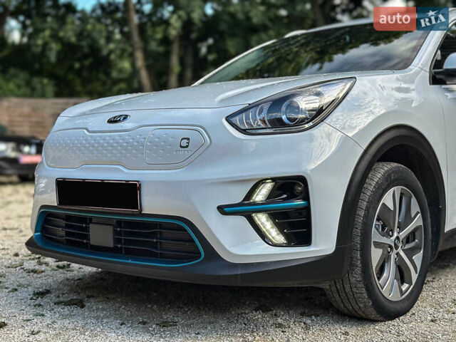 Білий Кіа Niro, об'ємом двигуна 0 л та пробігом 204 тис. км за 17800 $, фото 30 на Automoto.ua