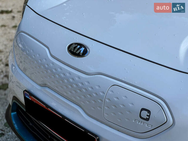Білий Кіа Niro, об'ємом двигуна 0 л та пробігом 204 тис. км за 17800 $, фото 45 на Automoto.ua