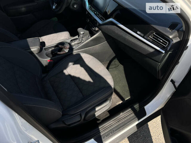 Киа Niro 2019 в Киеве на Automoto.ua Белый Киа Niro, объемом двигателя 1.59 л и пробегом 51 тыс. км за 19500 $, фото 16 на Automoto.ua