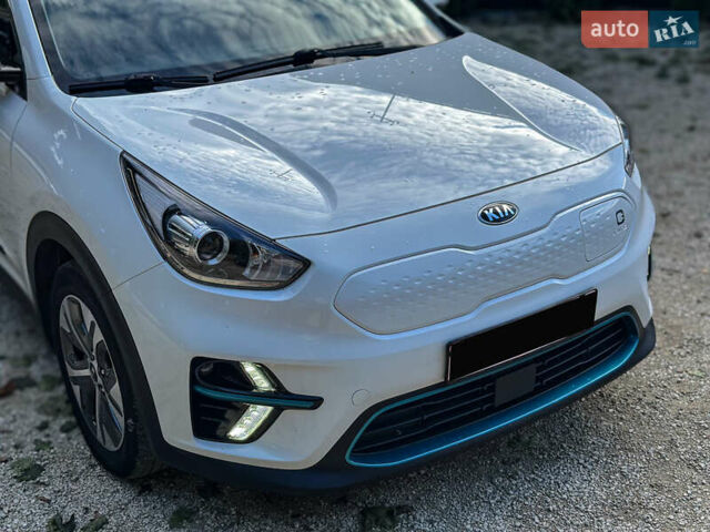 Білий Кіа Niro, об'ємом двигуна 0 л та пробігом 204 тис. км за 17800 $, фото 26 на Automoto.ua