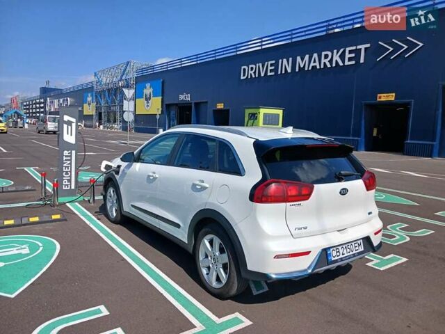 Белый Киа Niro, объемом двигателя 1.58 л и пробегом 93 тыс. км за 17900 $, фото 3 на Automoto.ua
