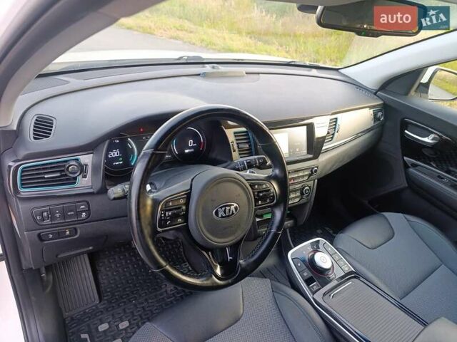 Киа Niro 2019 в Радивилове на Automoto.ua Белый Киа Niro, объемом двигателя 0 л и пробегом 126 тыс. км за 17800 $, фото 10 на Automoto.ua