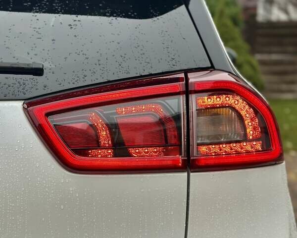 Белый Киа Niro, объемом двигателя 1.6 л и пробегом 213 тыс. км за 16500 $, фото 22 на Automoto.ua