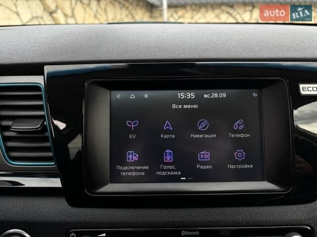 Белый Киа Niro, объемом двигателя 0 л и пробегом 100 тыс. км за 18999 $, фото 49 на Automoto.ua