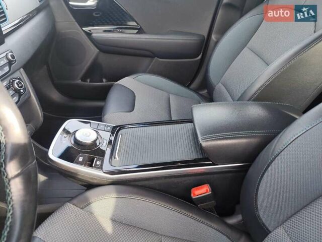 Белый Киа Niro, объемом двигателя 0 л и пробегом 105 тыс. км за 17555 $, фото 37 на Automoto.ua