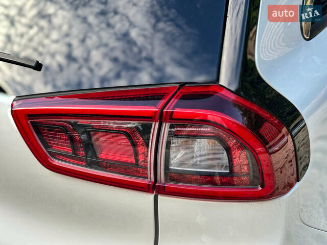 Білий Кіа Niro, об'ємом двигуна 0 л та пробігом 204 тис. км за 17800 $, фото 52 на Automoto.ua