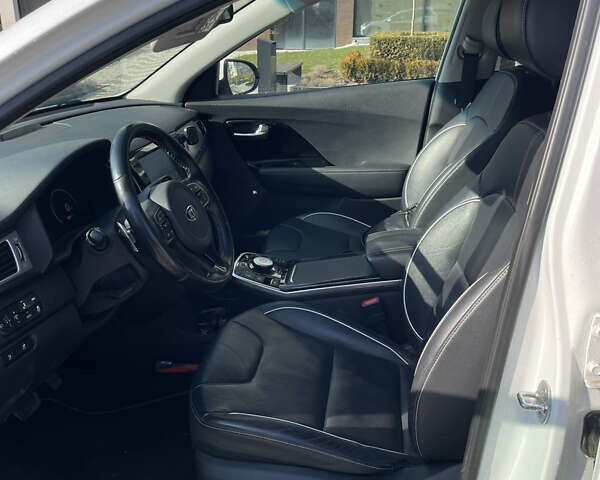 Белый Киа Niro, объемом двигателя 0 л и пробегом 143 тыс. км за 16900 $, фото 11 на Automoto.ua