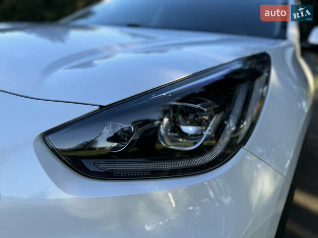 Белый Киа Niro, объемом двигателя 0 л и пробегом 147 тыс. км за 18500 $, фото 8 на Automoto.ua