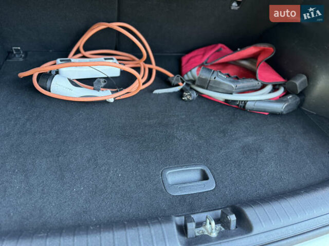 Белый Киа Niro, объемом двигателя 0 л и пробегом 147 тыс. км за 18500 $, фото 33 на Automoto.ua