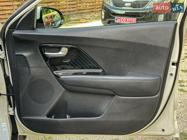 Білий Кіа Niro, об'ємом двигуна 0 л та пробігом 204 тис. км за 17800 $, фото 108 на Automoto.ua
