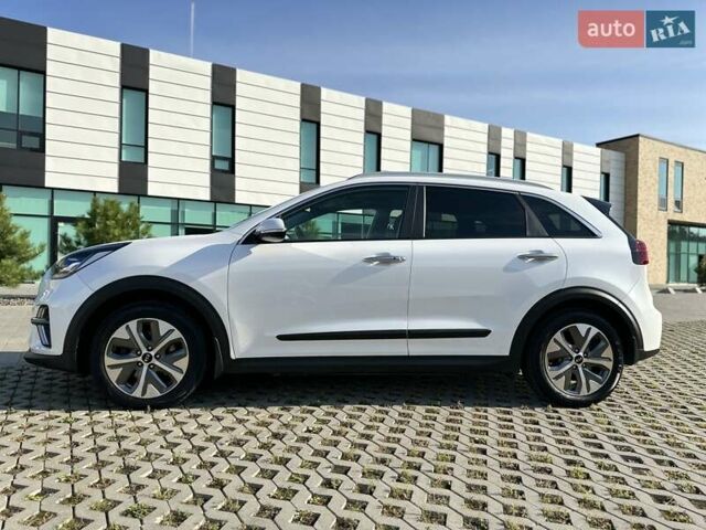 Білий Кіа Niro, об'ємом двигуна 0 л та пробігом 157 тис. км за 16900 $, фото 12 на Automoto.ua