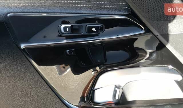 Білий Кіа Niro, об'ємом двигуна 0 л та пробігом 199 тис. км за 20000 $, фото 44 на Automoto.ua
