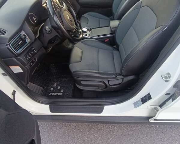 Белый Киа Niro, объемом двигателя 0 л и пробегом 127 тыс. км за 17400 $, фото 14 на Automoto.ua