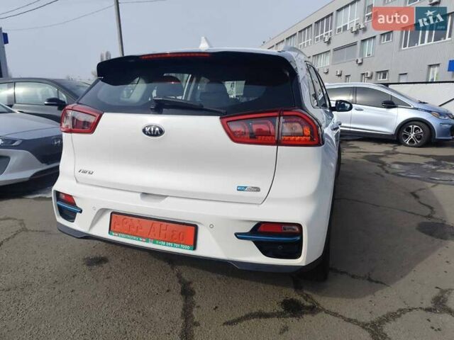 Белый Киа Niro, объемом двигателя 0 л и пробегом 105 тыс. км за 17555 $, фото 7 на Automoto.ua