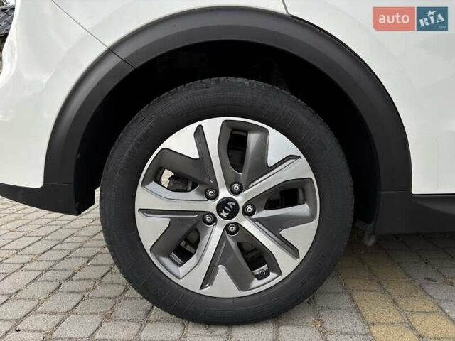 Киа Niro 2019 в Львове на Automoto.ua Белый Киа Niro, объемом двигателя 0 л и пробегом 97 тыс. км за 19000 $, фото 19 на Automoto.ua
