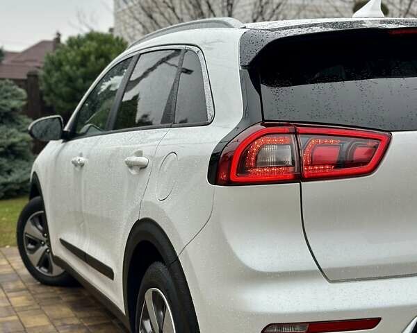 Белый Киа Niro, объемом двигателя 1.6 л и пробегом 213 тыс. км за 16500 $, фото 18 на Automoto.ua