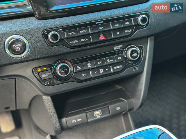 Білий Кіа Niro, об'ємом двигуна 0 л та пробігом 204 тис. км за 17800 $, фото 71 на Automoto.ua
