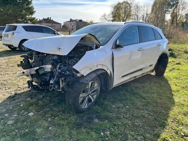 Білий Кіа Niro, об'ємом двигуна 0 л та пробігом 92 тис. км за 7000 $, фото 4 на Automoto.ua