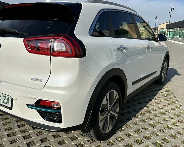 Білий Кіа Niro, об'ємом двигуна 0 л та пробігом 157 тис. км за 16900 $, фото 2 на Automoto.ua