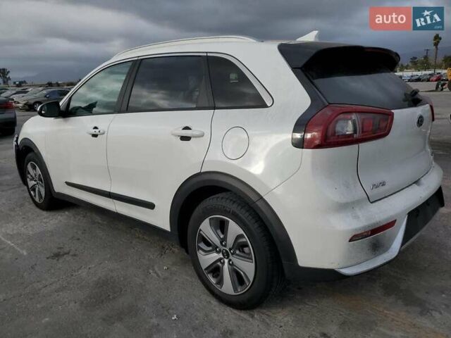 Киа Niro 2019 в Львове на Automoto.ua Белый Киа Niro, объемом двигателя 1.58 л и пробегом 86 тыс. км за 3500 $, фото 1 на Automoto.ua