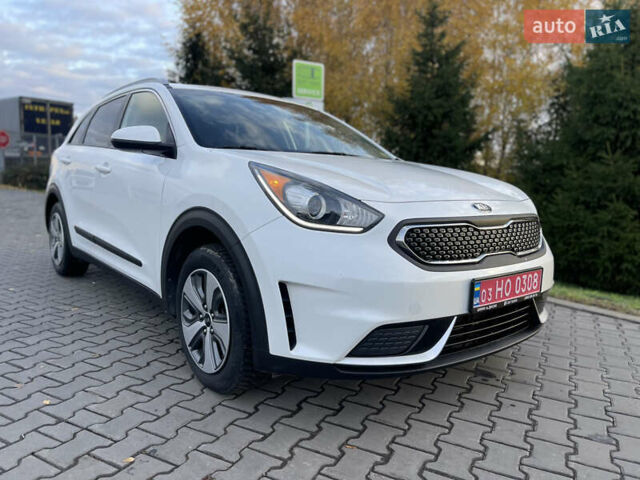 Киа Niro 2019 в Луцке на Automoto.ua Белый Киа Niro, объемом двигателя 1.58 л и пробегом 212 тыс. км за 15999 $, фото 3 на Automoto.ua
