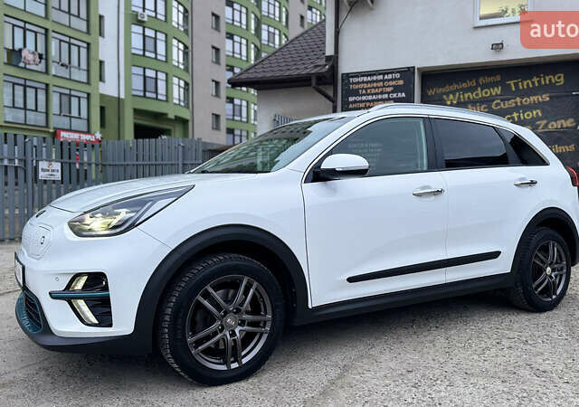 Білий Кіа Niro, об'ємом двигуна 0 л та пробігом 124 тис. км за 16999 $, фото 7 на Automoto.ua
