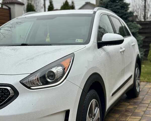 Белый Киа Niro, объемом двигателя 1.6 л и пробегом 213 тыс. км за 16500 $, фото 6 на Automoto.ua