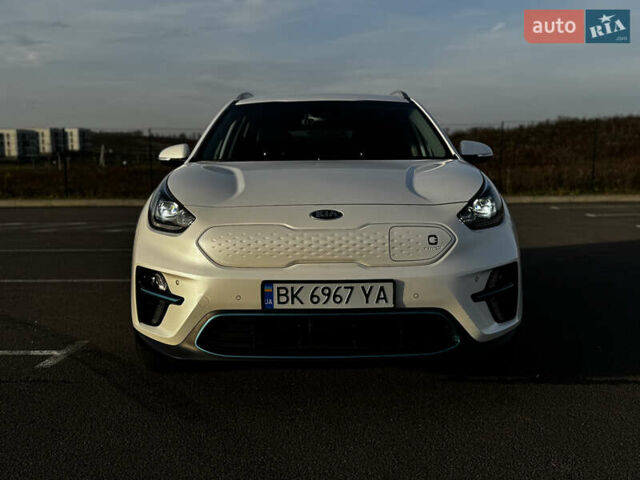 Білий Кіа Niro, об'ємом двигуна 0 л та пробігом 74 тис. км за 18700 $, фото 4 на Automoto.ua