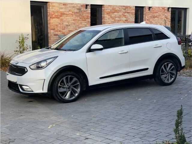 Киа Niro 2019 в Киеве на Automoto.ua Белый Киа Niro, объемом двигателя 1.6 л и пробегом 114 тыс. км за 11400 $, фото 2 на Automoto.ua