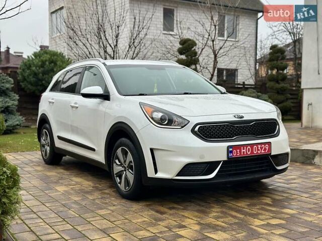Белый Киа Niro, объемом двигателя 1.6 л и пробегом 213 тыс. км за 16500 $, фото 3 на Automoto.ua