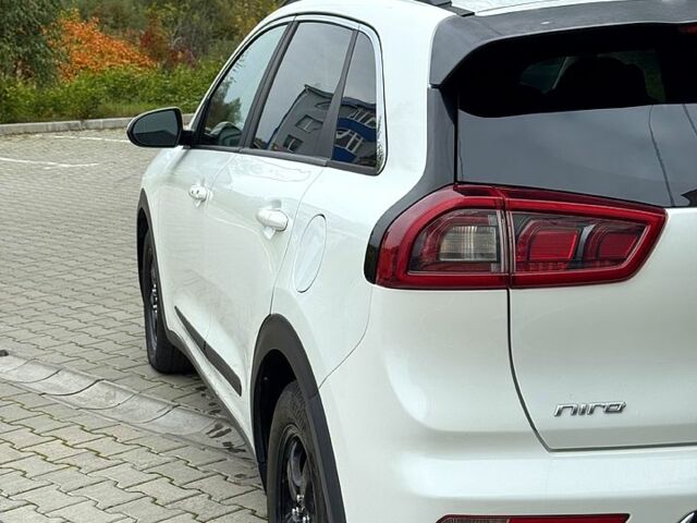 Киа Niro 2019 в Хмельницком на Automoto.ua Белый Киа Niro, объемом двигателя 1.6 л и пробегом 325 тыс. км за 13600 $, фото 4 на Automoto.ua