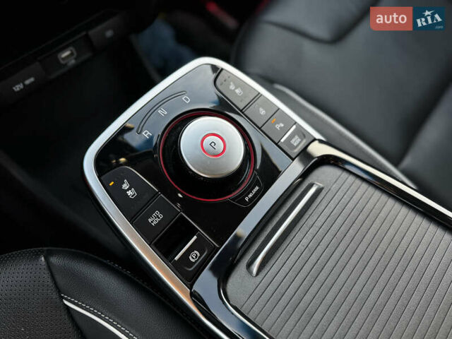 Білий Кіа Niro, об'ємом двигуна 0 л та пробігом 74 тис. км за 18700 $, фото 32 на Automoto.ua