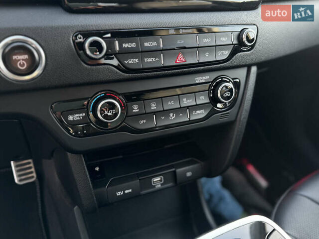 Білий Кіа Niro, об'ємом двигуна 0 л та пробігом 74 тис. км за 18700 $, фото 33 на Automoto.ua
