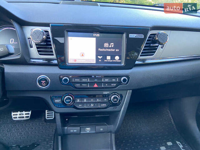 Білий Кіа Niro, об'ємом двигуна 0 л та пробігом 164 тис. км за 13500 $, фото 13 на Automoto.ua