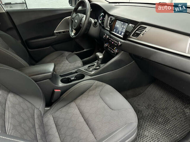 Белый Киа Niro, объемом двигателя 1.58 л и пробегом 103 тыс. км за 16500 $, фото 11 на Automoto.ua