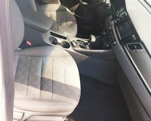 Белый Киа Niro, объемом двигателя 1.58 л и пробегом 27 тыс. км за 18750 $, фото 10 на Automoto.ua