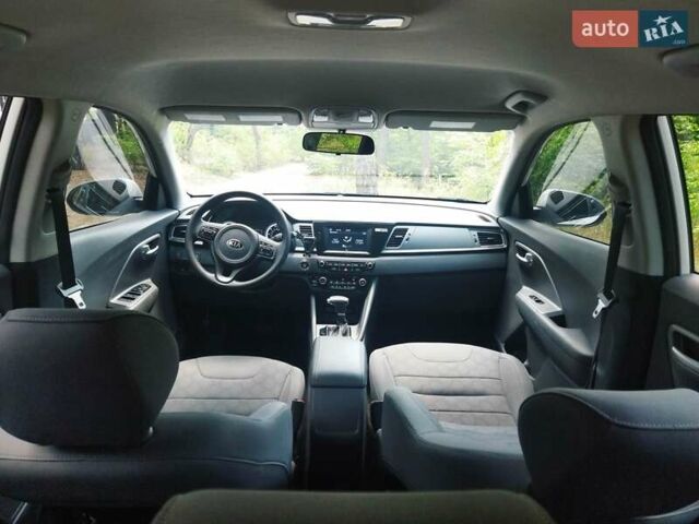 Белый Киа Niro, объемом двигателя 1.58 л и пробегом 27 тыс. км за 18750 $, фото 4 на Automoto.ua