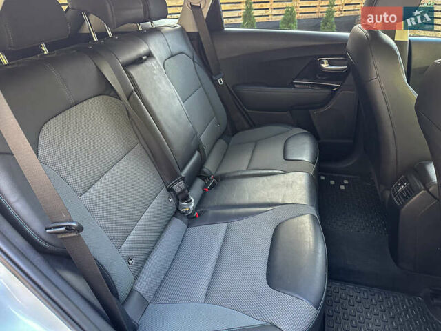 Білий Кіа Niro, об'ємом двигуна 0 л та пробігом 204 тис. км за 17800 $, фото 105 на Automoto.ua