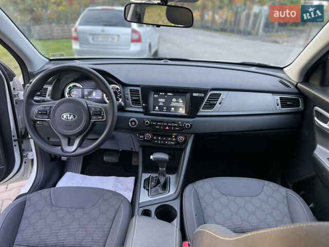 Киа Niro 2019 в Луцке на Automoto.ua Белый Киа Niro, объемом двигателя 1.58 л и пробегом 212 тыс. км за 15999 $, фото 17 на Automoto.ua