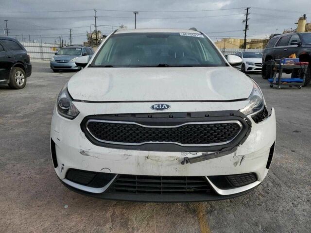 Білий Кіа Niro, об'ємом двигуна 1.6 л та пробігом 86 тис. км за 4100 $, фото 4 на Automoto.ua