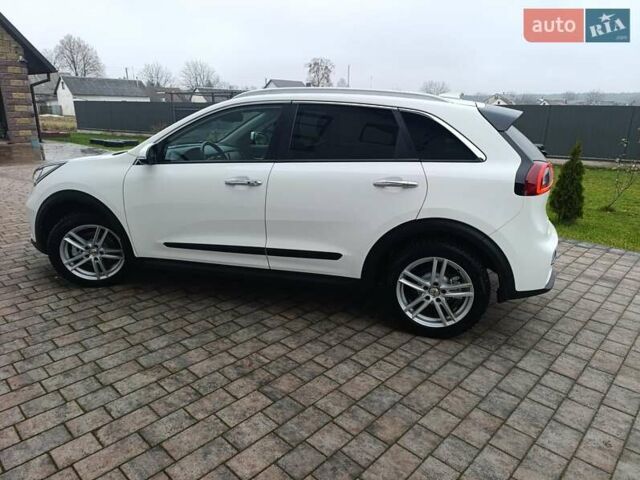 Белый Киа Niro, объемом двигателя 0 л и пробегом 127 тыс. км за 17400 $, фото 2 на Automoto.ua