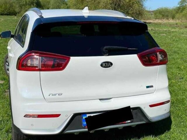 Киа Niro 2019 в Киеве на Automoto.ua Белый Киа Niro, объемом двигателя 1.6 л и пробегом 23 тыс. км за 11000 $, фото 1 на Automoto.ua