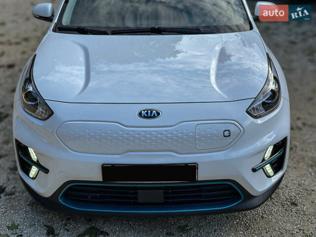 Білий Кіа Niro, об'ємом двигуна 0 л та пробігом 204 тис. км за 17800 $, фото 29 на Automoto.ua