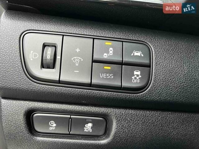 Белый Киа Niro, объемом двигателя 0 л и пробегом 150 тыс. км за 18000 $, фото 8 на Automoto.ua