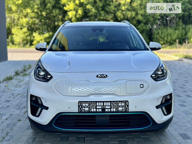 Білий Кіа Niro, об'ємом двигуна 0 л та пробігом 155 тис. км за 19000 $, фото 3 на Automoto.ua