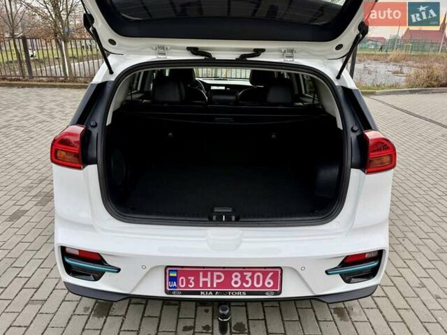 Білий Кіа Niro, об'ємом двигуна 0 л та пробігом 89 тис. км за 18950 $, фото 106 на Automoto.ua